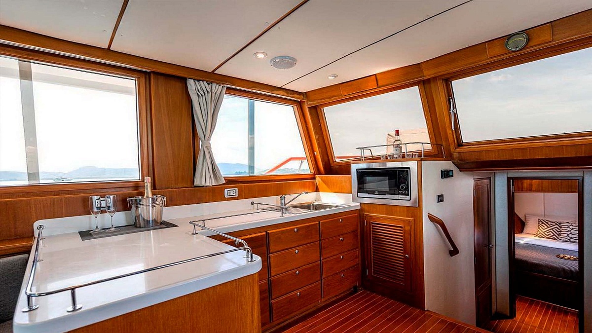 Аренда яхты Grand Banks 53 (Shiraz) на Пхукете